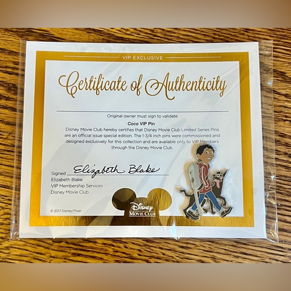 Disney Movie Club Coco Collectible VIP Pin+Lithograph set in original packaging - Picture 2 of 4